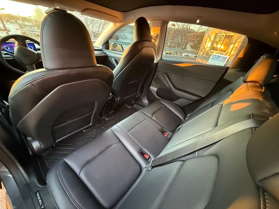 2023 Tesla Model Y Performance - Image 14 of 20