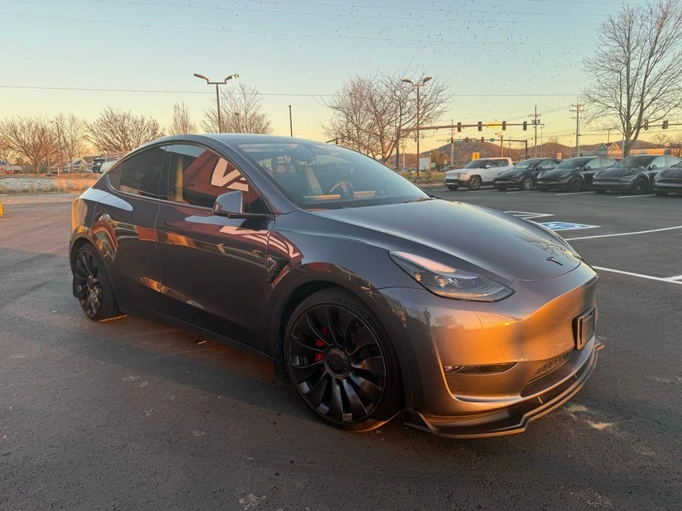 2023 Tesla Model Y Performance - Image 3 of 20