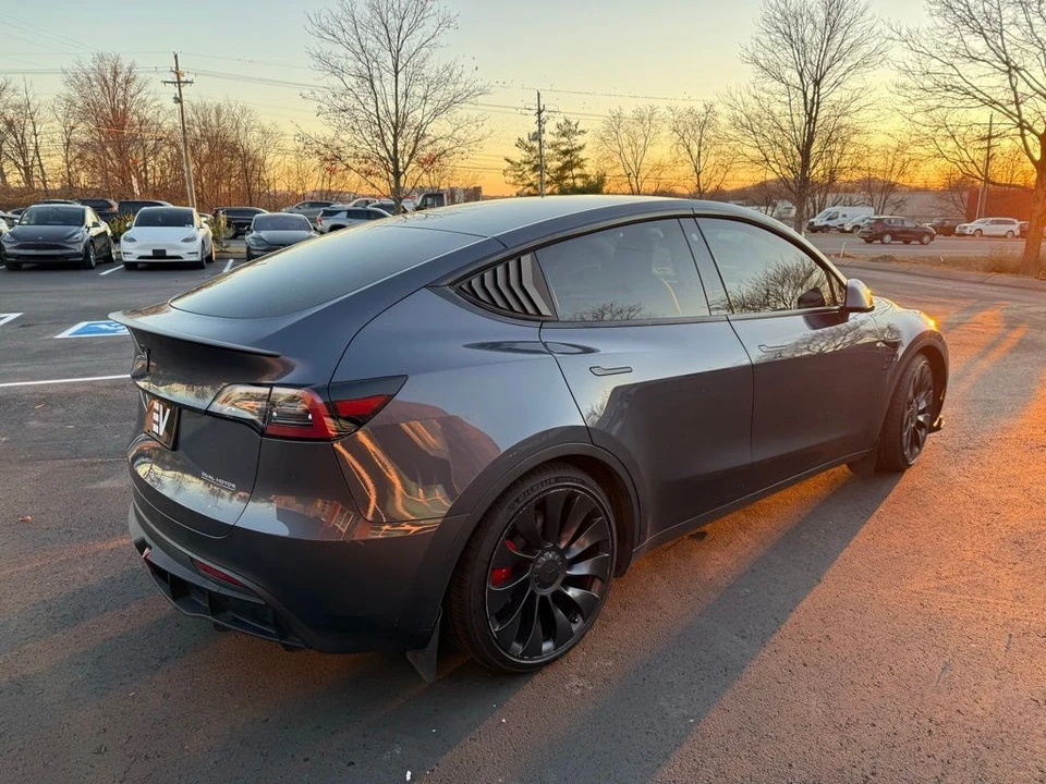 2023 Tesla Model Y Performance - Image 5 of 20