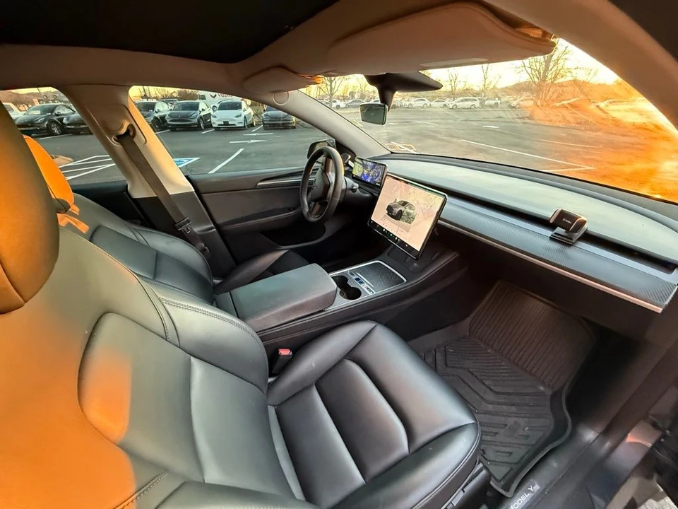 2023 Tesla Model Y Performance - Image 18 of 20