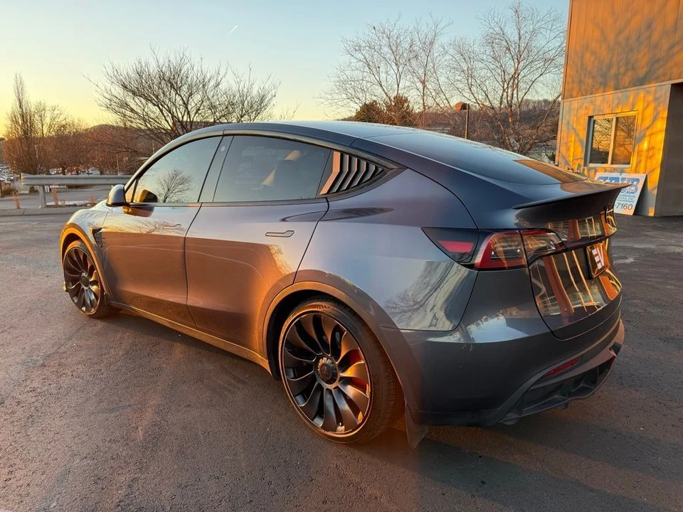 2023 Tesla Model Y Performance - Image 7 of 20