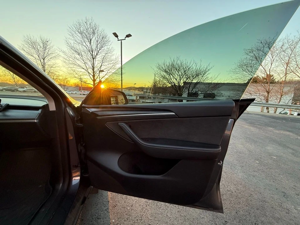 2023 Tesla Model Y Performance - Image 17 of 20