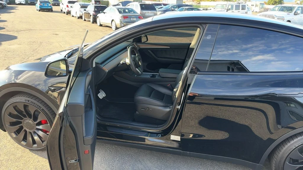 2023 Tesla Model Y Performance - Image 5 of 7