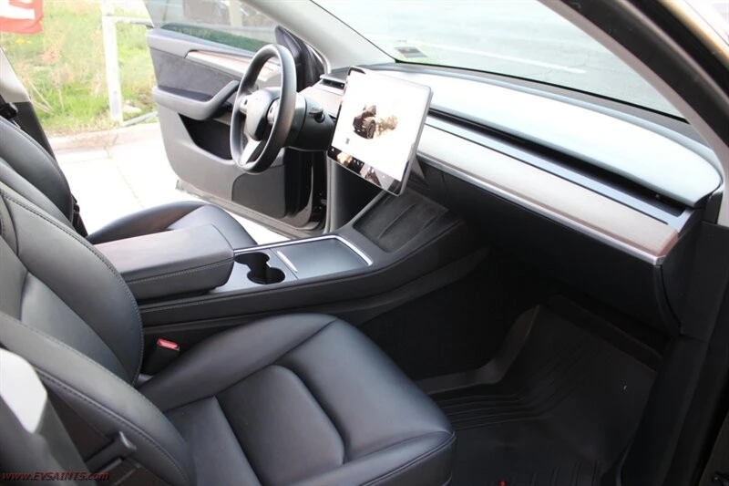 2023 Tesla Model Y Performance - Image 17 of 21