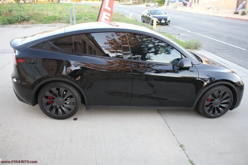 2023 Tesla Model Y Performance - Image 9 of 21