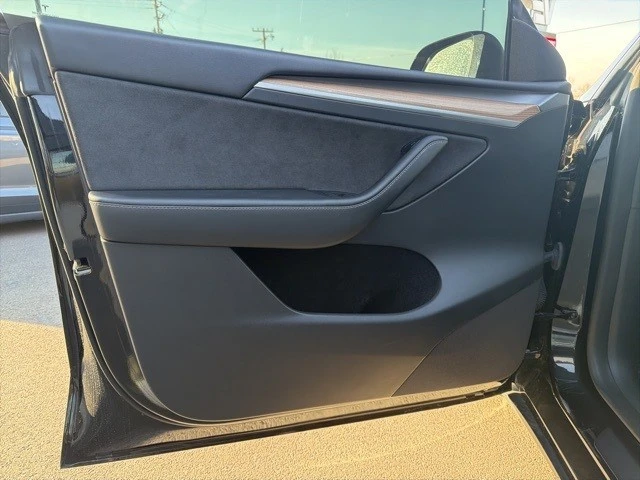 2023 Tesla Model Y Performance - Image 9 of 21