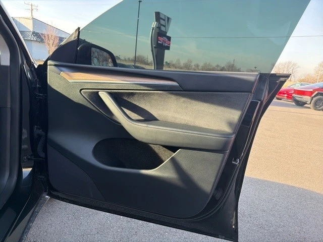 2023 Tesla Model Y Performance - Image 19 of 21