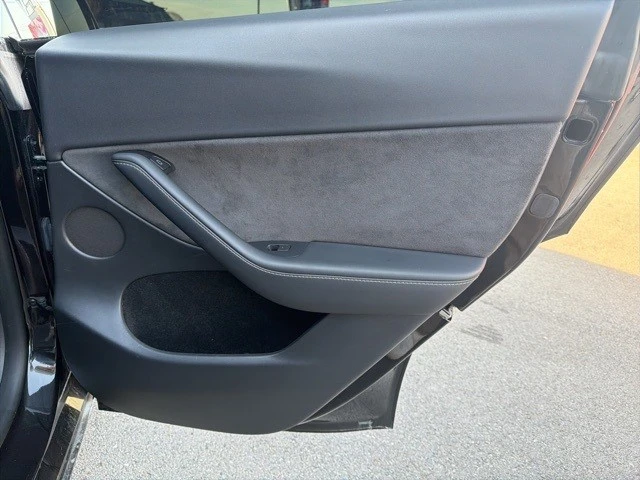 2023 Tesla Model Y Performance - Image 16 of 21