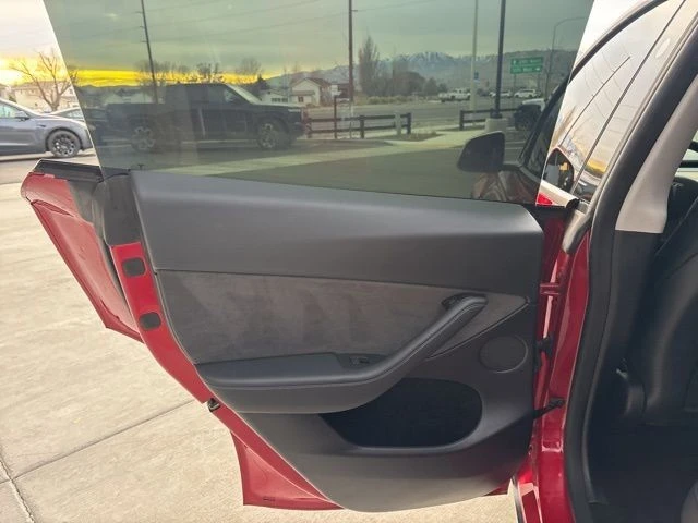2023 Tesla Model Y Performance - Image 15 of 21