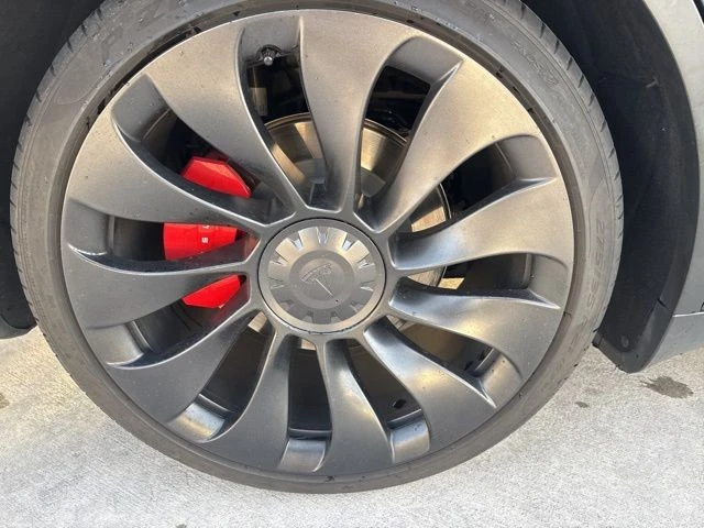 2023 Tesla Model Y Performance - Image 10 of 21
