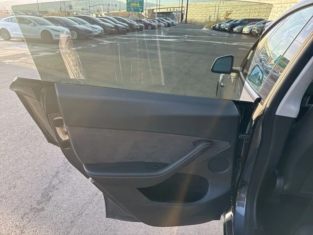 2023 Tesla Model Y Performance - Image 15 of 21