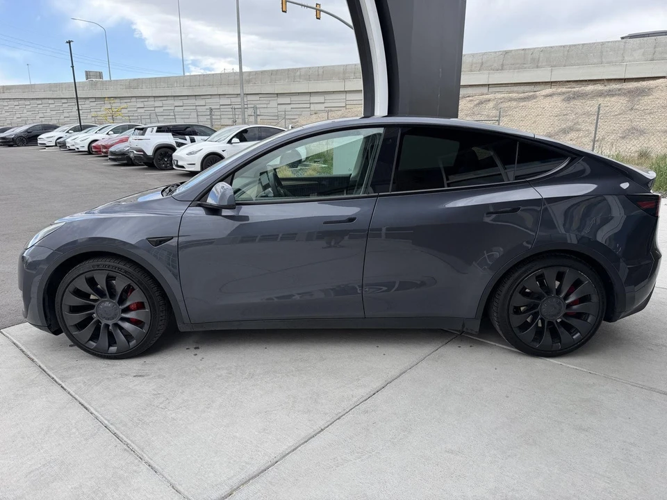 2023 Tesla Model Y Performance - Image 5 of 21