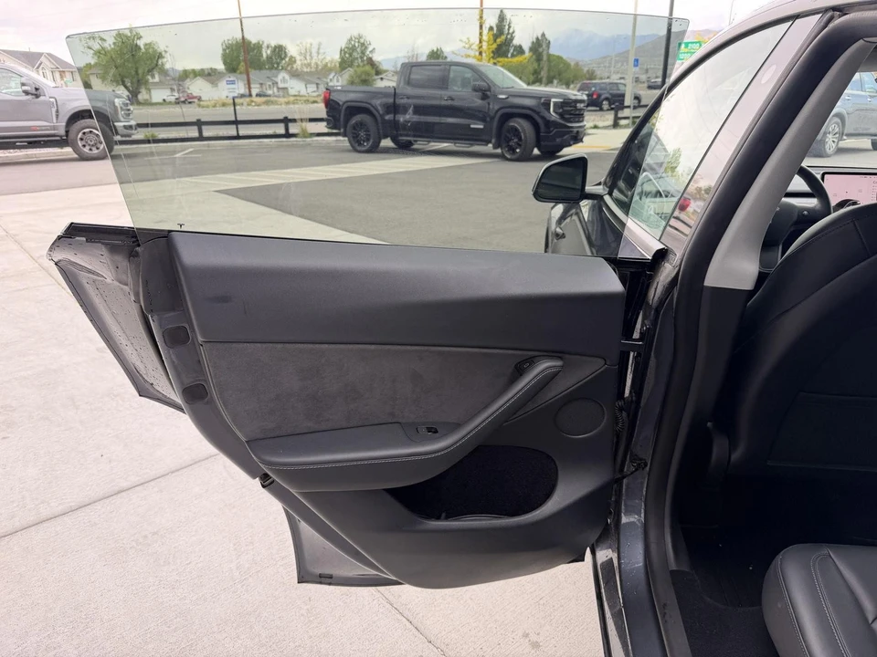 2023 Tesla Model Y Performance - Image 14 of 21