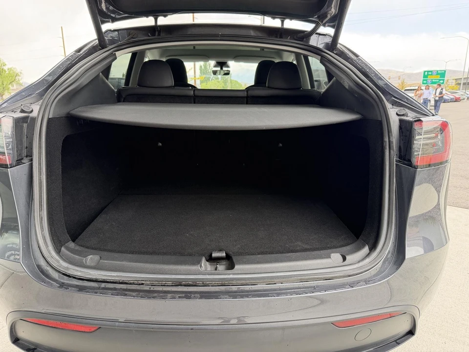 2023 Tesla Model Y Performance - Image 17 of 21