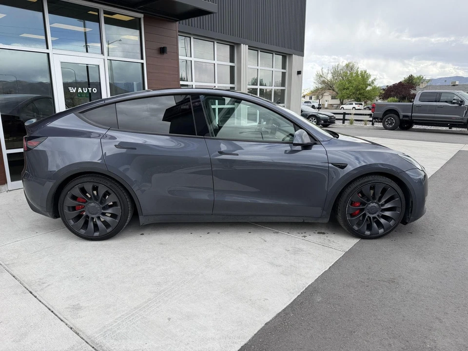 2023 Tesla Model Y Performance - Image 9 of 21