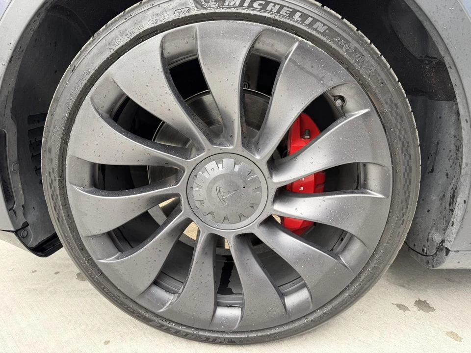 2023 Tesla Model Y Performance - Image 10 of 21