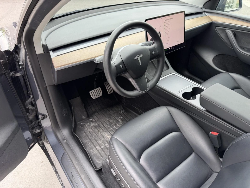 2023 Tesla Model Y Performance - Image 13 of 21