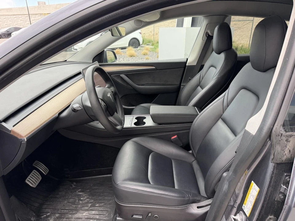 2023 Tesla Model Y Performance - Image 12 of 21