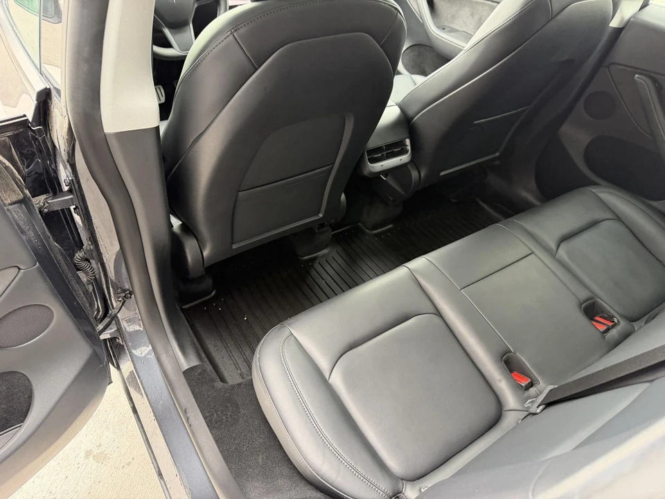 2023 Tesla Model Y Performance - Image 16 of 21