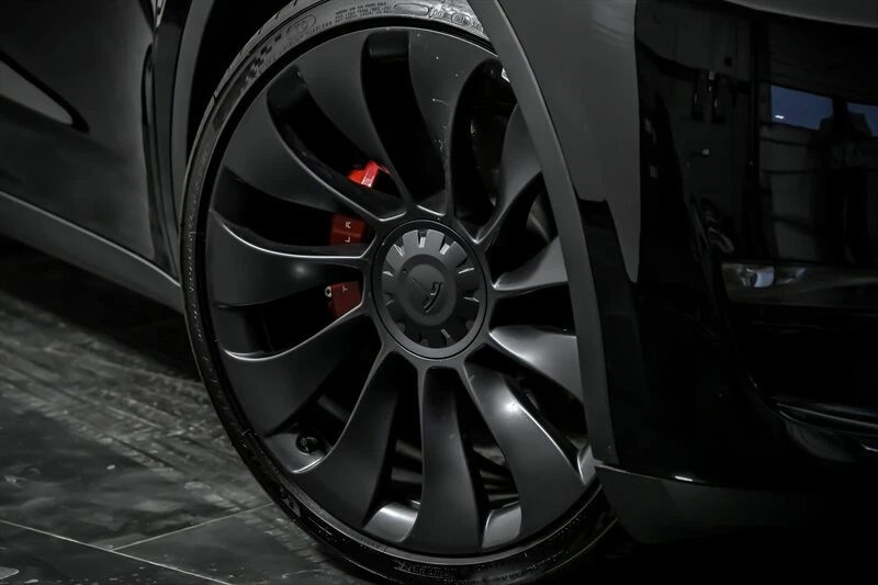 2023 Tesla Model Y Performance - Image 3 of 21