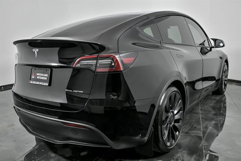2023 Tesla Model Y Performance - Image 10 of 21
