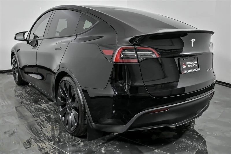 2023 Tesla Model Y Performance - Image 8 of 21
