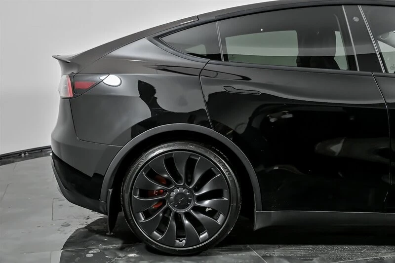 2023 Tesla Model Y Performance - Image 11 of 21
