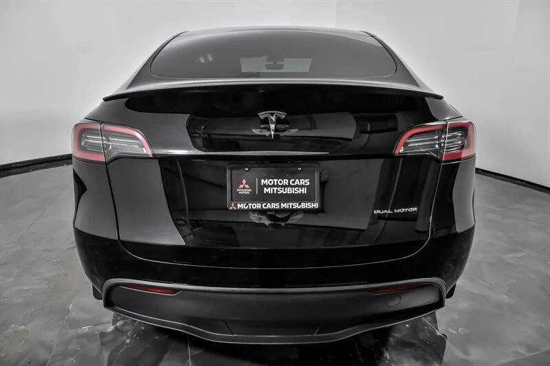 2023 Tesla Model Y Performance - Image 9 of 21