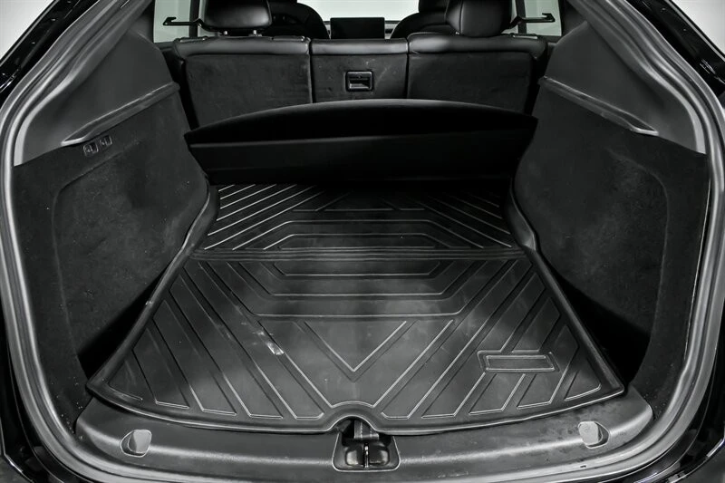 2023 Tesla Model Y Performance - Image 13 of 21