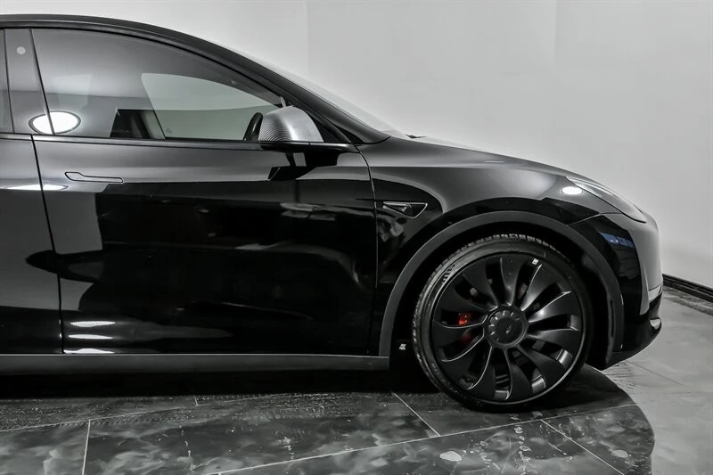 2023 Tesla Model Y Performance - Image 12 of 21
