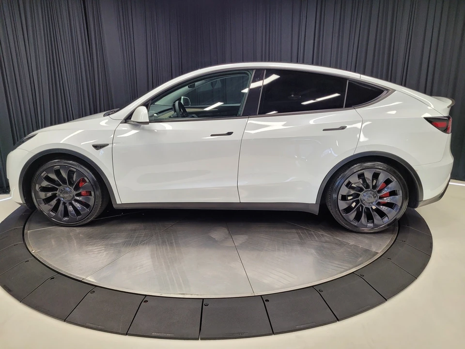 2023 Tesla Model Y Performance - Image 8 of 12