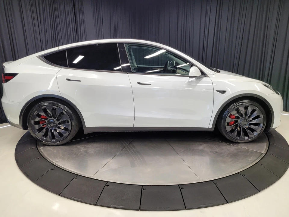 2023 Tesla Model Y Performance - Image 12 of 12