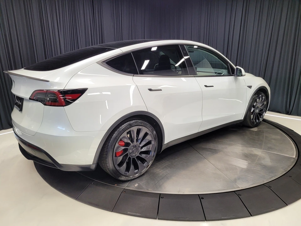 2023 Tesla Model Y Performance - Image 10 of 12