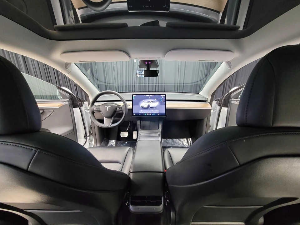 2023 Tesla Model Y Performance - Image 2 of 12