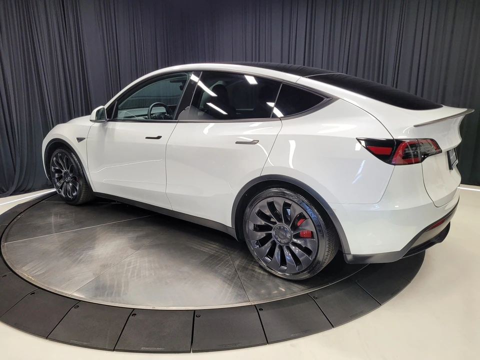 2023 Tesla Model Y Performance - Image 11 of 12