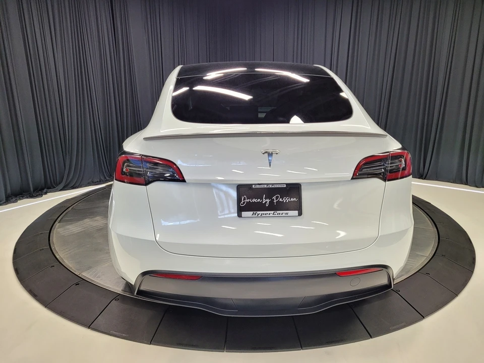 2023 Tesla Model Y Performance - Image 9 of 12