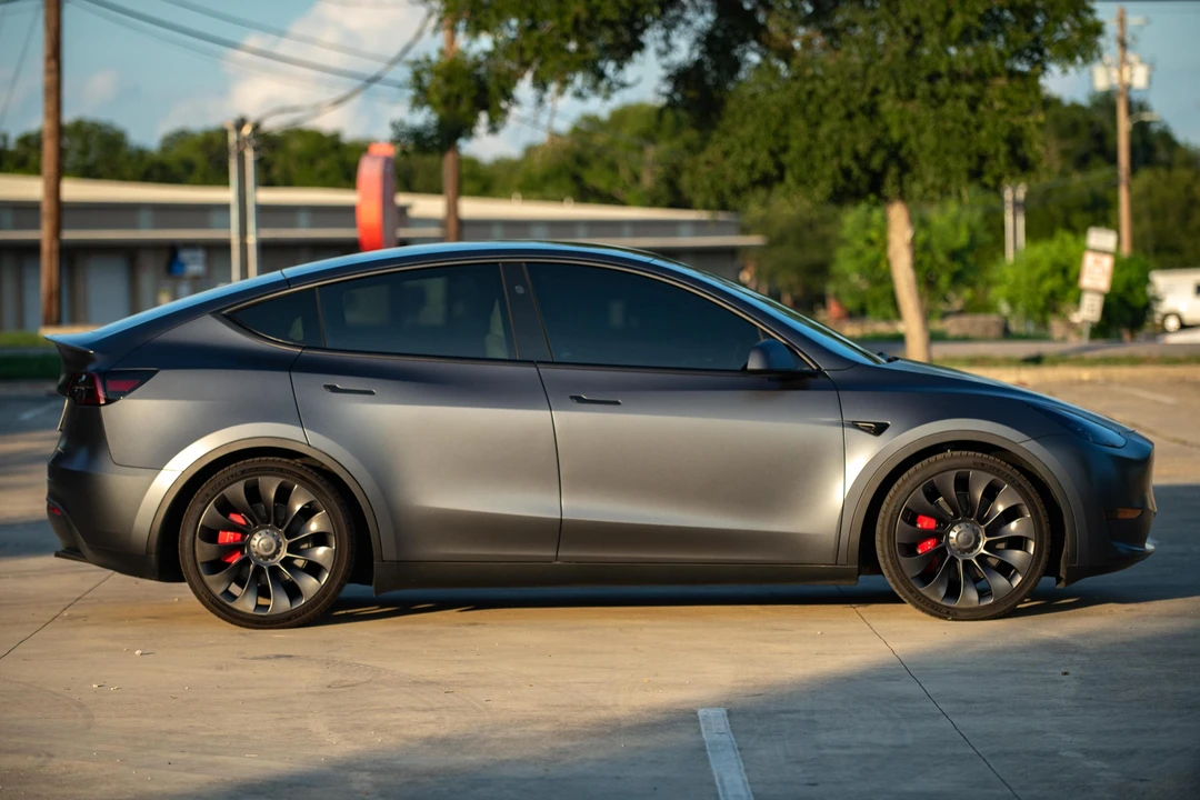 2023 Tesla Model Y Performance - Image 19 of 31