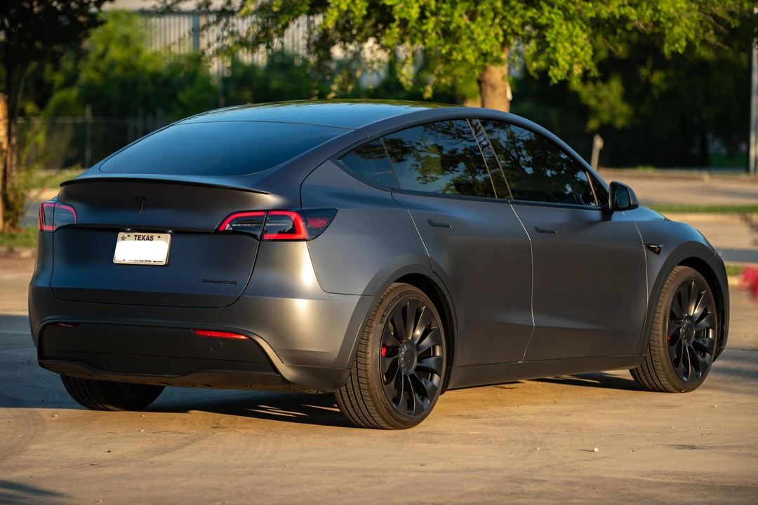 2023 Tesla Model Y Performance - Image 4 of 31