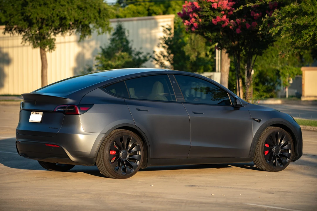 2023 Tesla Model Y Performance - Image 18 of 31