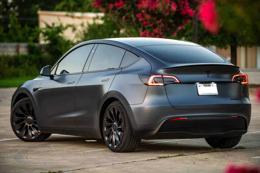 2023 Tesla Model Y Performance - Image 15 of 31