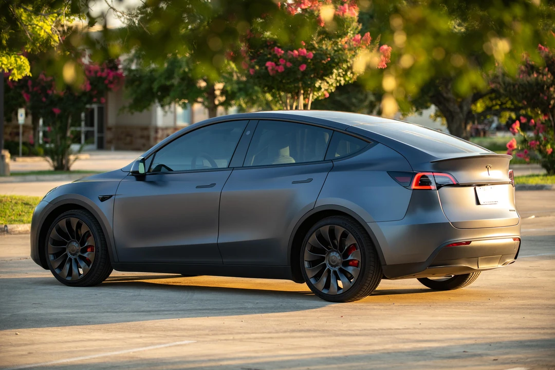 2023 Tesla Model Y Performance - Image 13 of 31