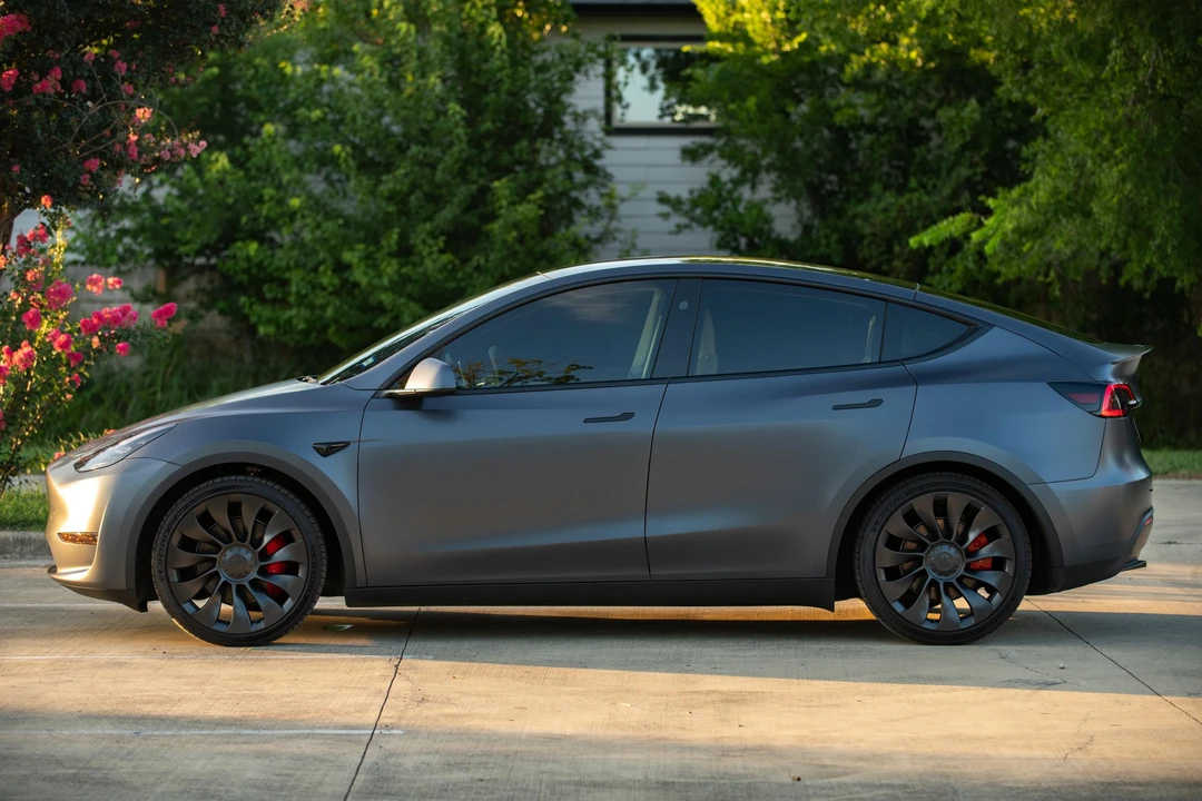 2023 Tesla Model Y Performance - Image 3 of 31