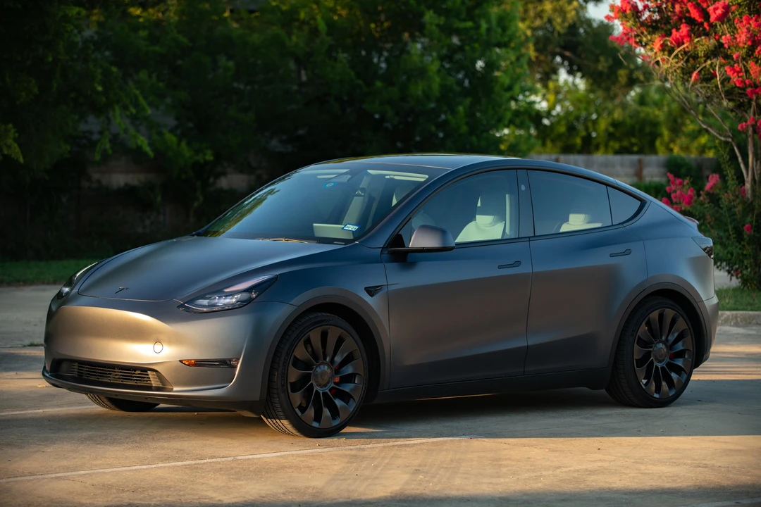2023 Tesla Model Y Performance - Image 10 of 31