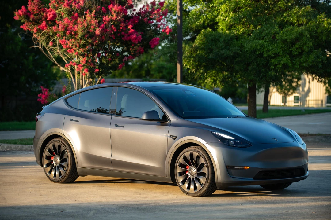 2023 Tesla Model Y Performance - Image 20 of 31