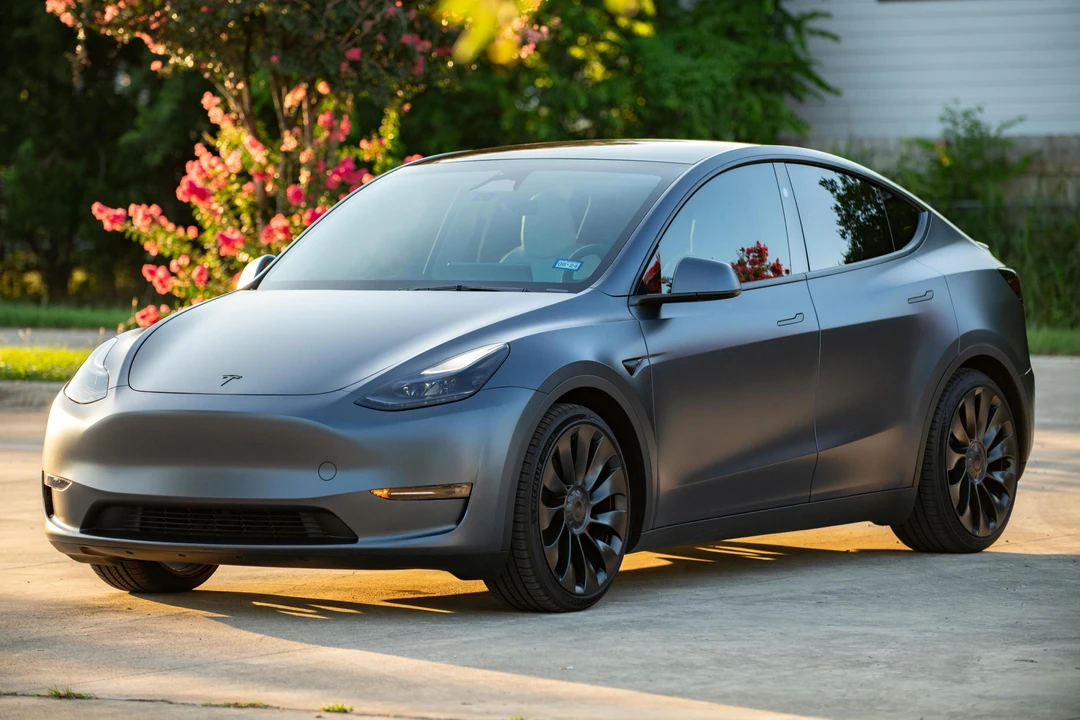 2023 Tesla Model Y Performance - Image 8 of 31