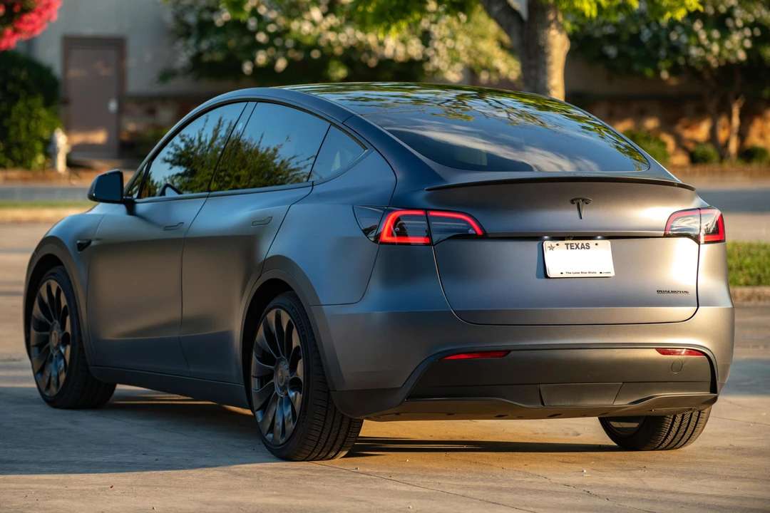 2023 Tesla Model Y Performance - Image 16 of 31