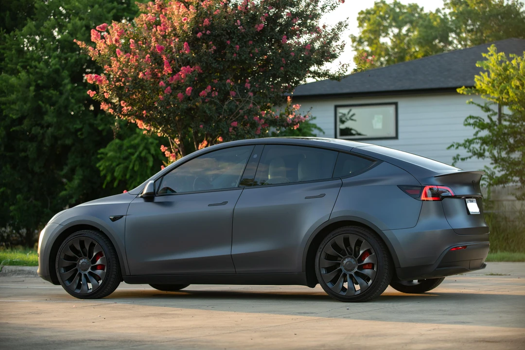 2023 Tesla Model Y Performance - Image 12 of 31
