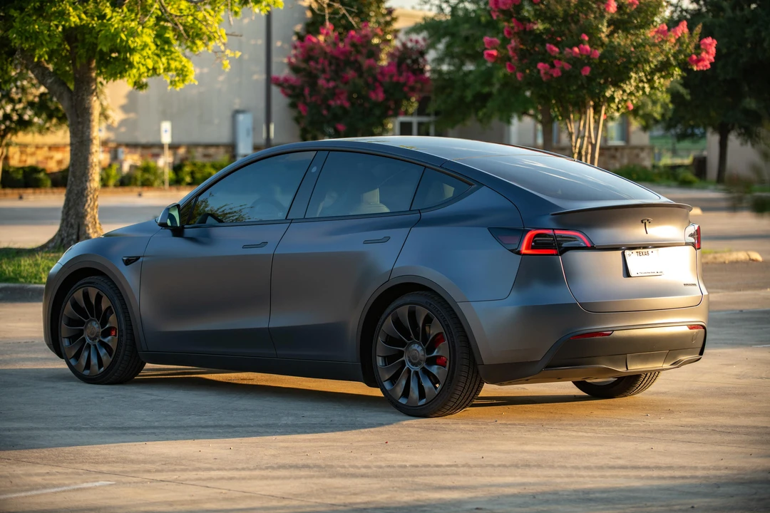 2023 Tesla Model Y Performance - Image 14 of 31