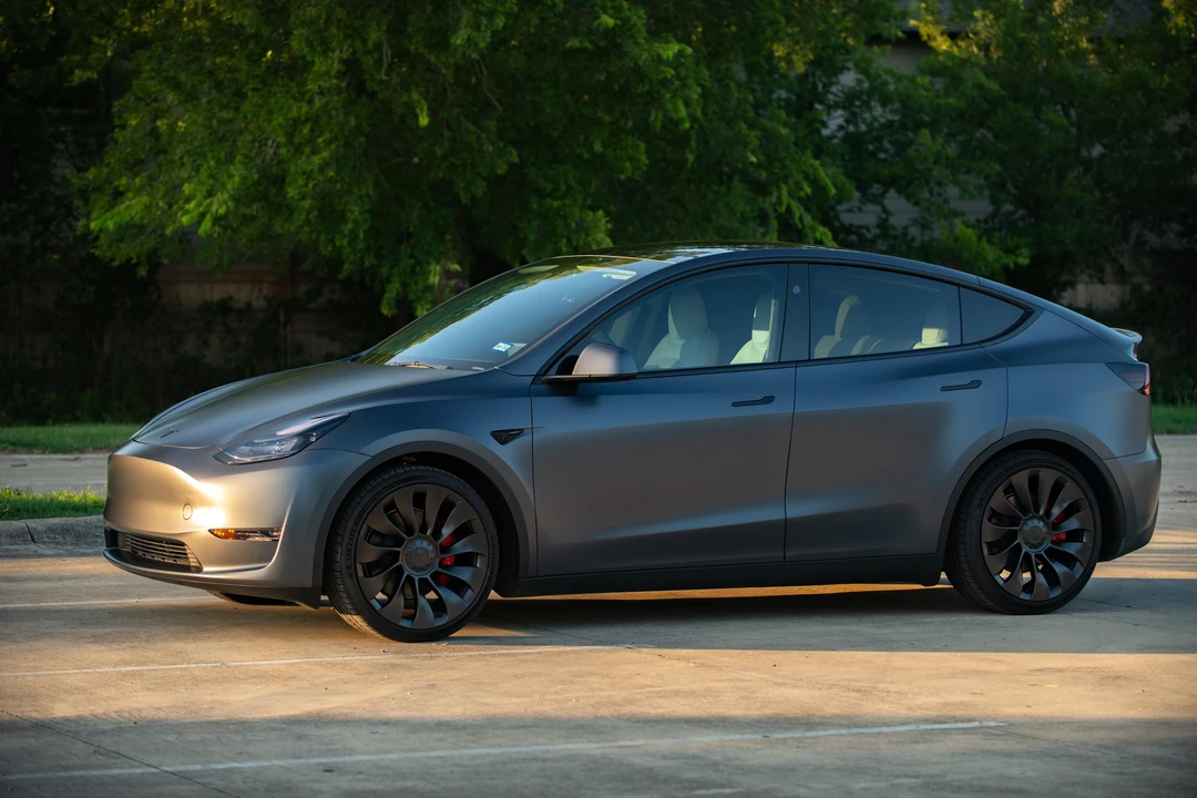 2023 Tesla Model Y Performance - Image 11 of 31