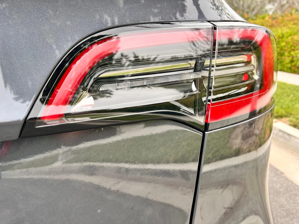 2023 Tesla Model Y Performance - Image 25 of 31